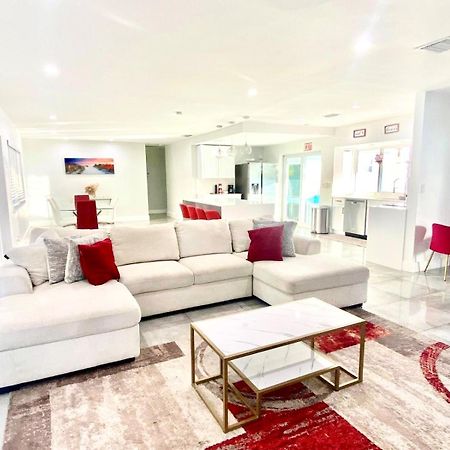 Luxurious & Modern Open Floor Plan Heated Pool Villa Hollywood Eksteriør billede