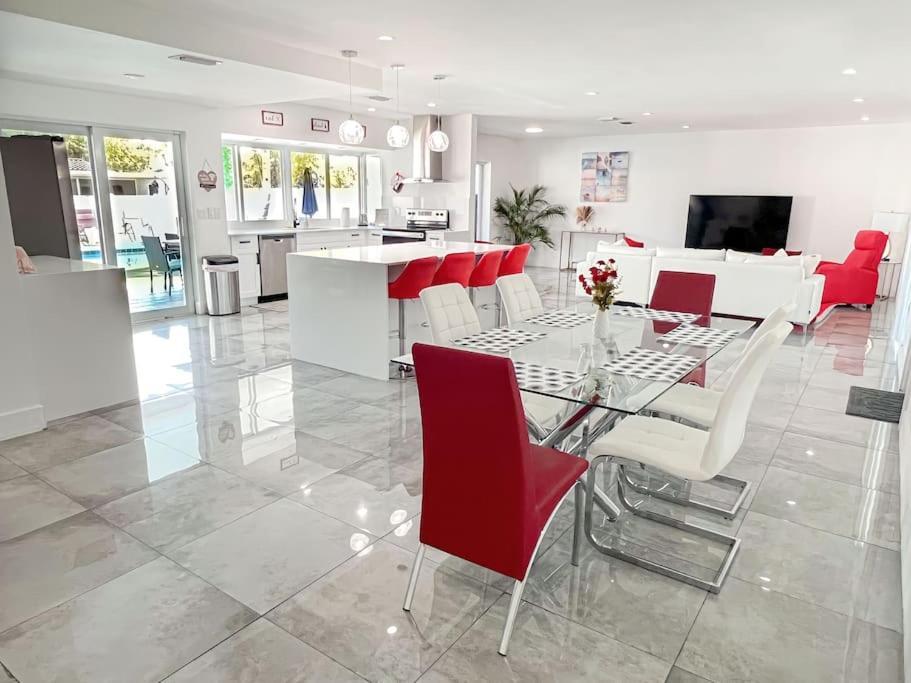 Luxurious & Modern Open Floor Plan Heated Pool Villa Hollywood Eksteriør billede
