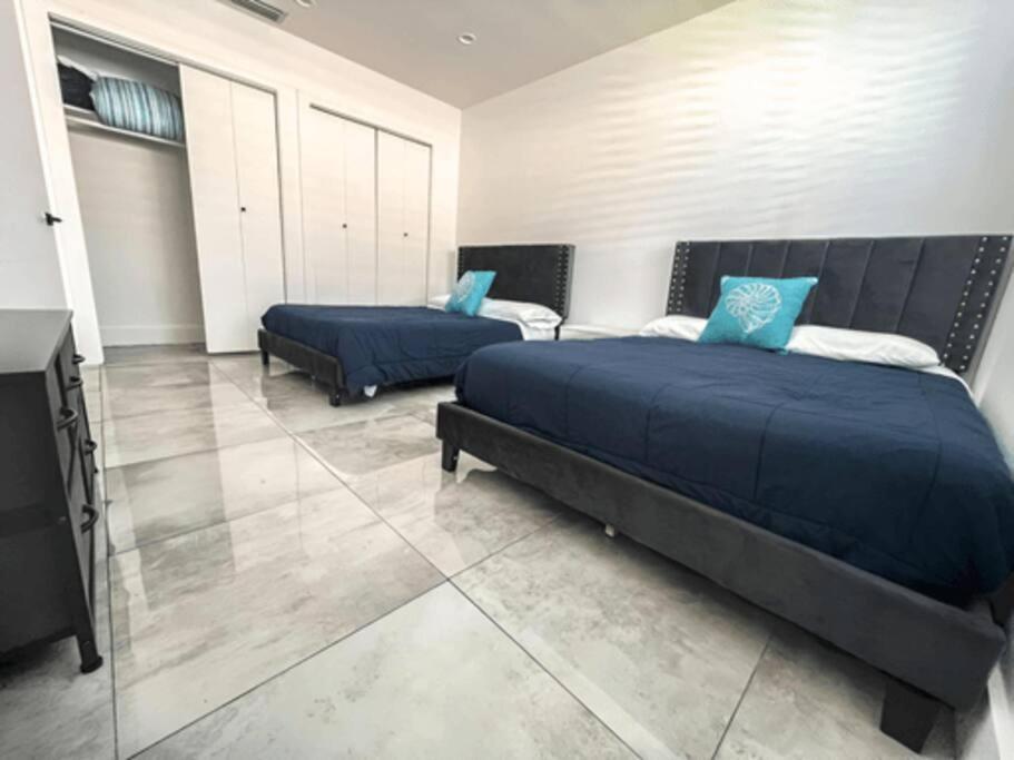 Luxurious & Modern Open Floor Plan Heated Pool Villa Hollywood Eksteriør billede