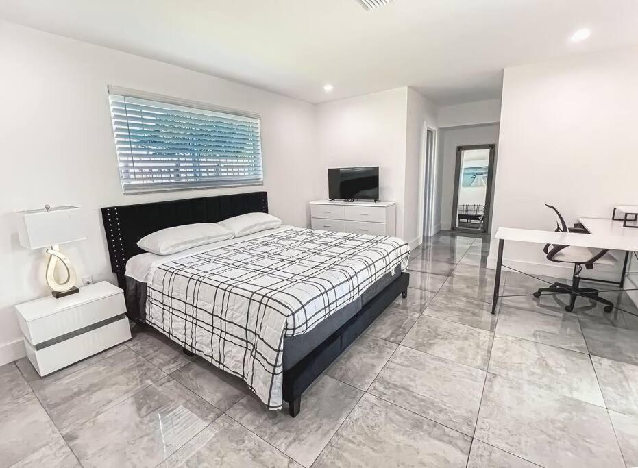 Luxurious & Modern Open Floor Plan Heated Pool Villa Hollywood Eksteriør billede